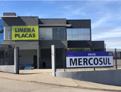 Limeira Placas. Fabricação e Instalação de Placas Veiculares no Padrão Mercosul.